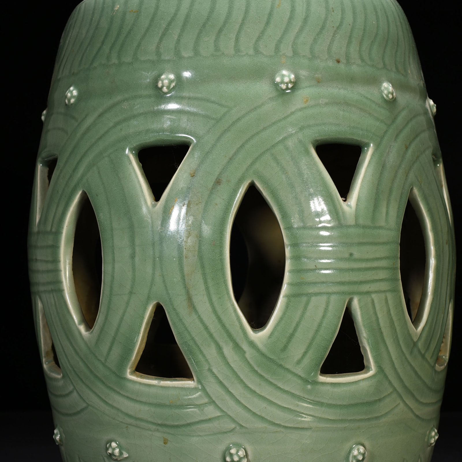 Yuan Dynasty plum celadon hollow drum stool