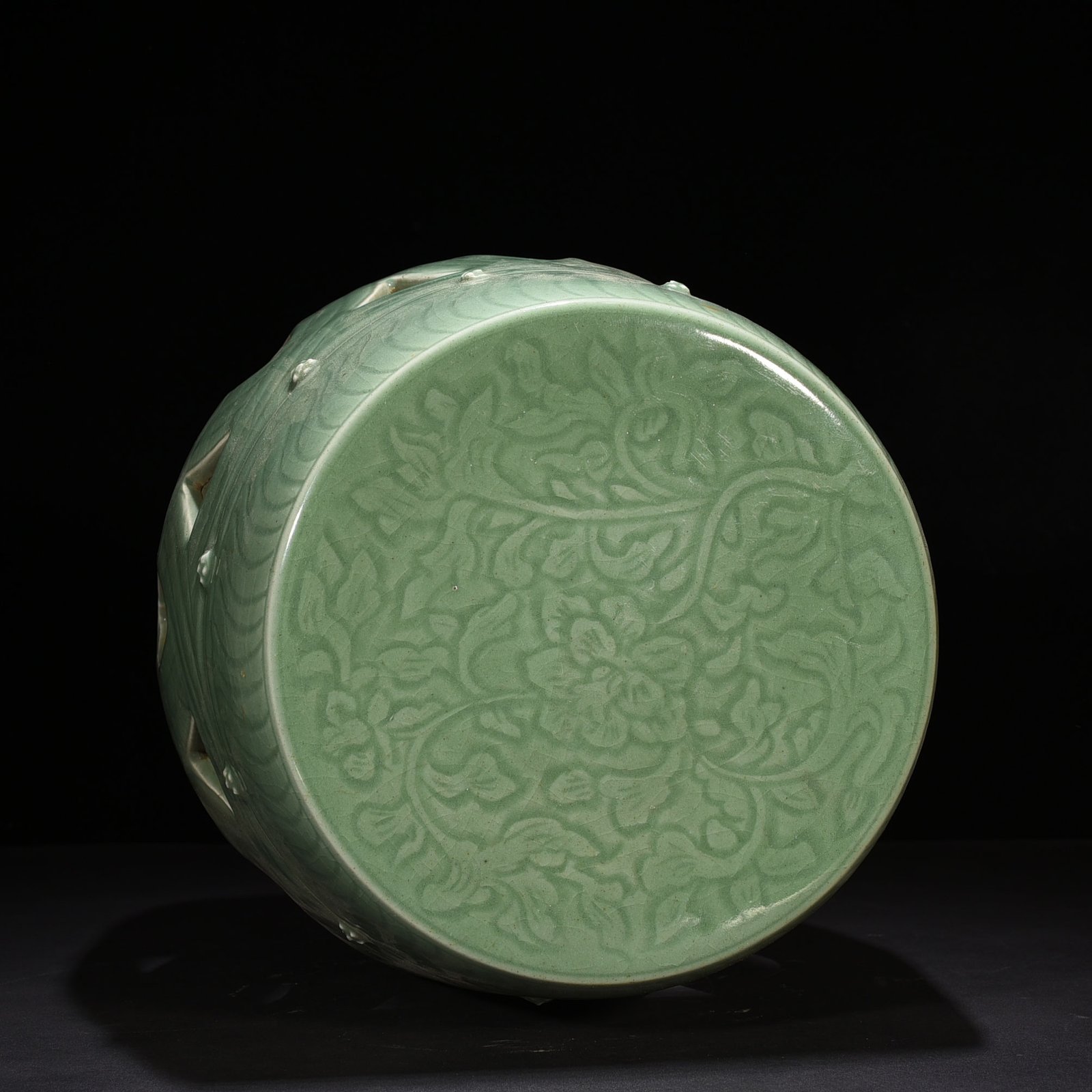 Yuan Dynasty plum celadon hollow drum stool