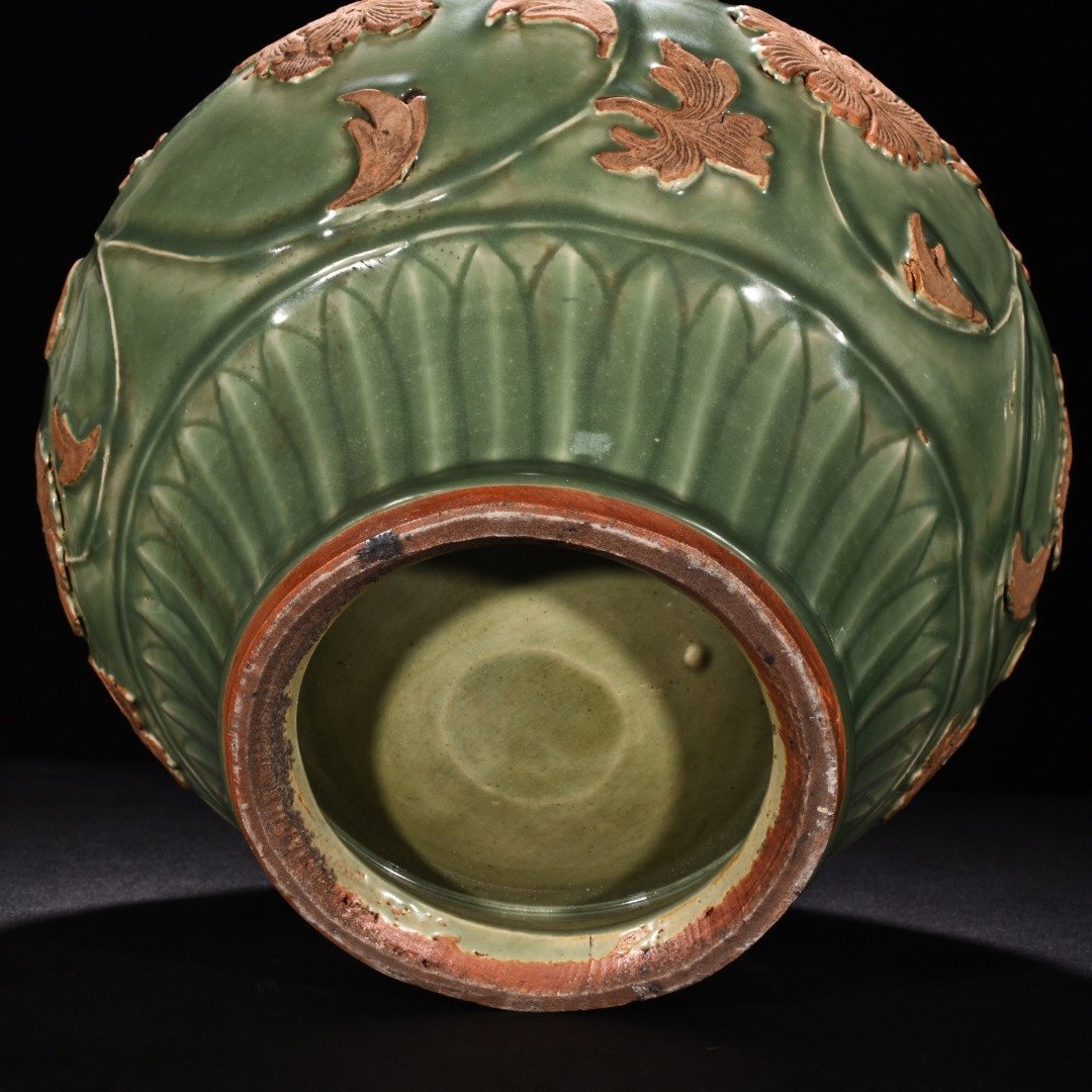 Yuan Dynasty kiln plum green glaze wrapped peony flower pattern lotus leaf jar