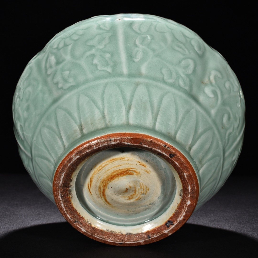 Yuan Dynasty kiln pink celadon glaze flower and fruit pattern lid jar