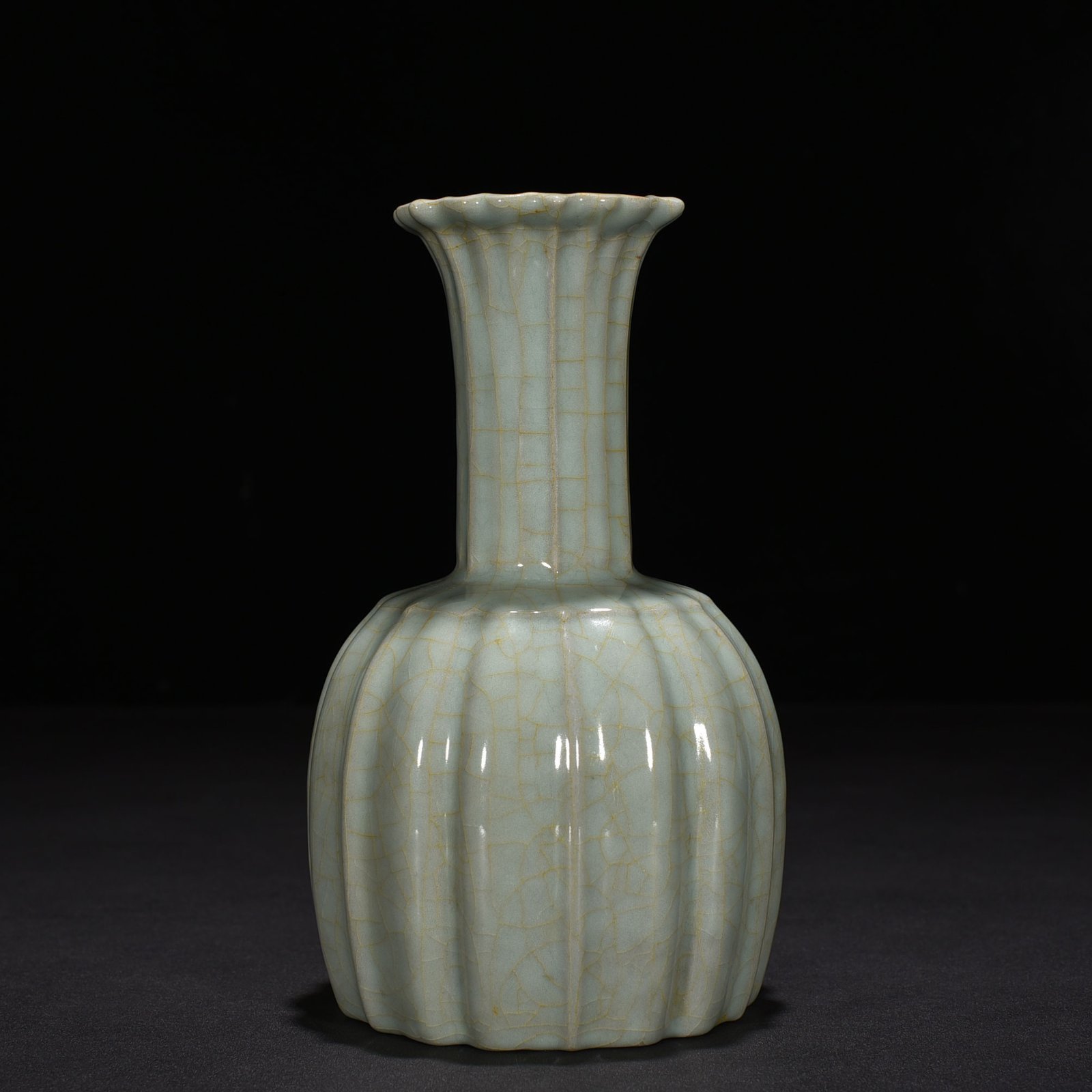 Song Dynasty official kiln Gualeng vase rattle