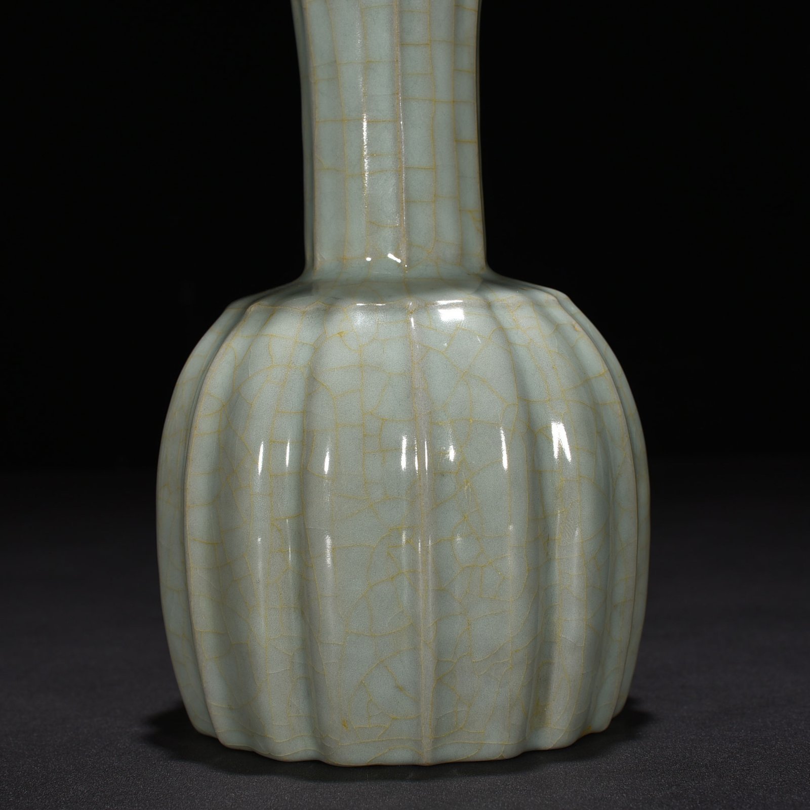 Song Dynasty official kiln Gualeng vase rattle