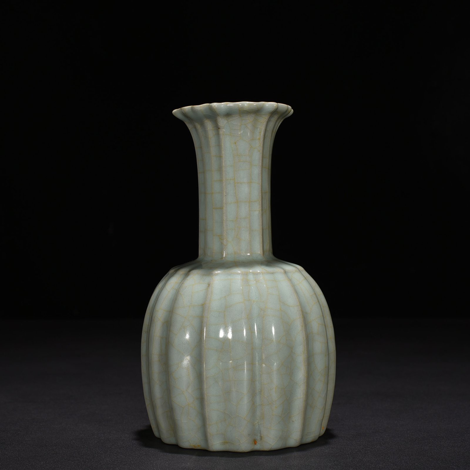Song Dynasty official kiln Gualeng vase rattle
