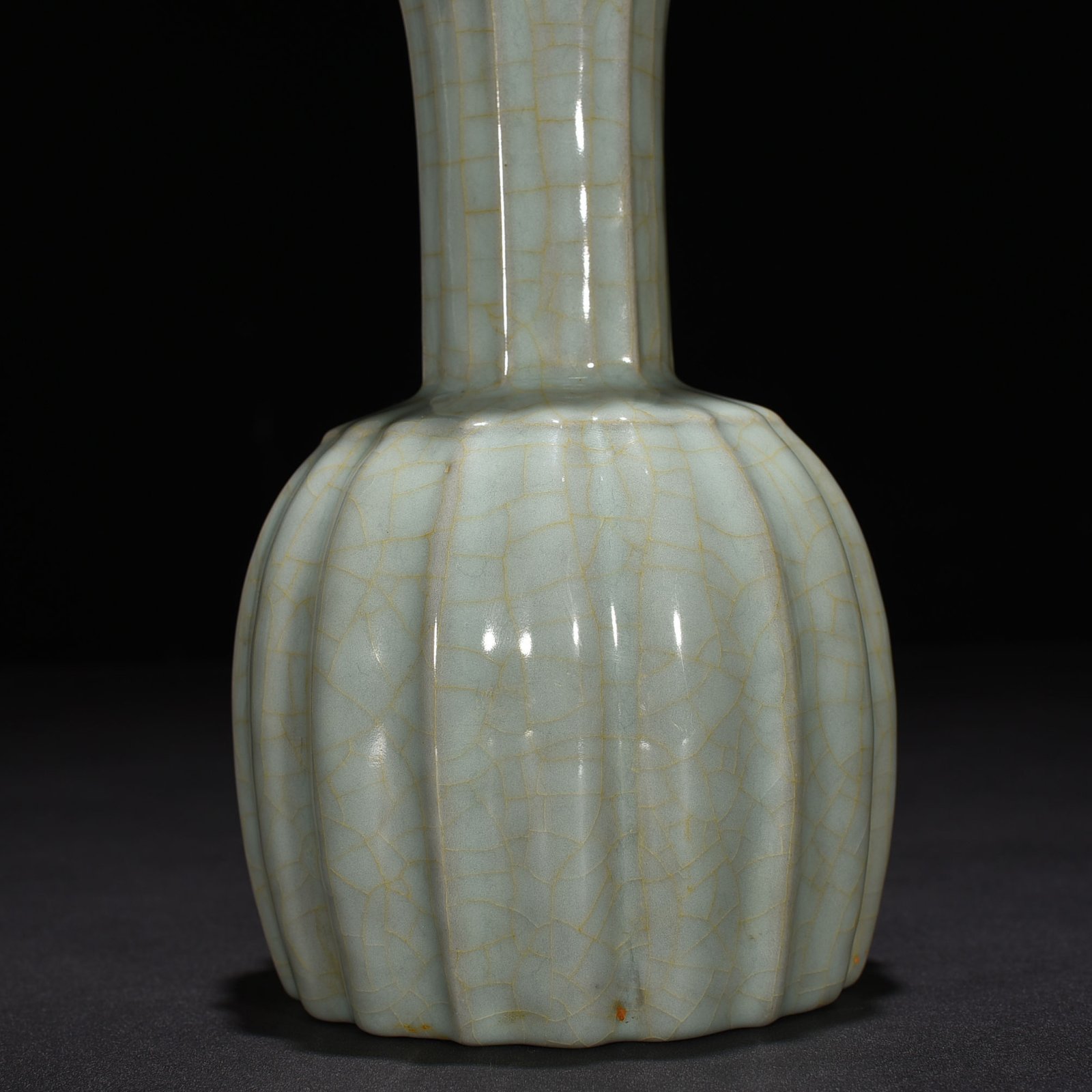 Song Dynasty official kiln Gualeng vase rattle