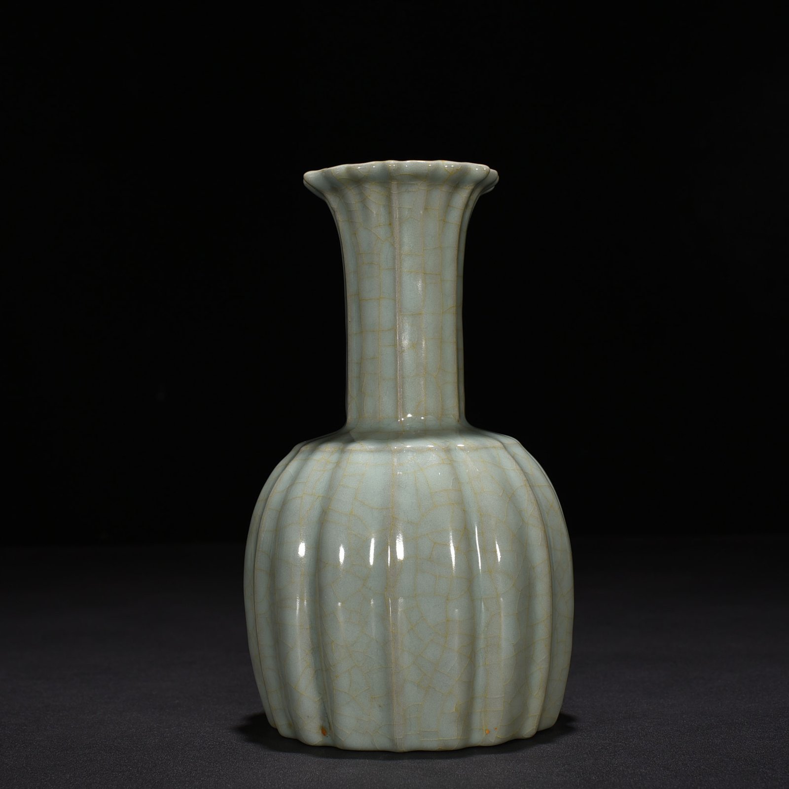 Song Dynasty official kiln Gualeng vase rattle