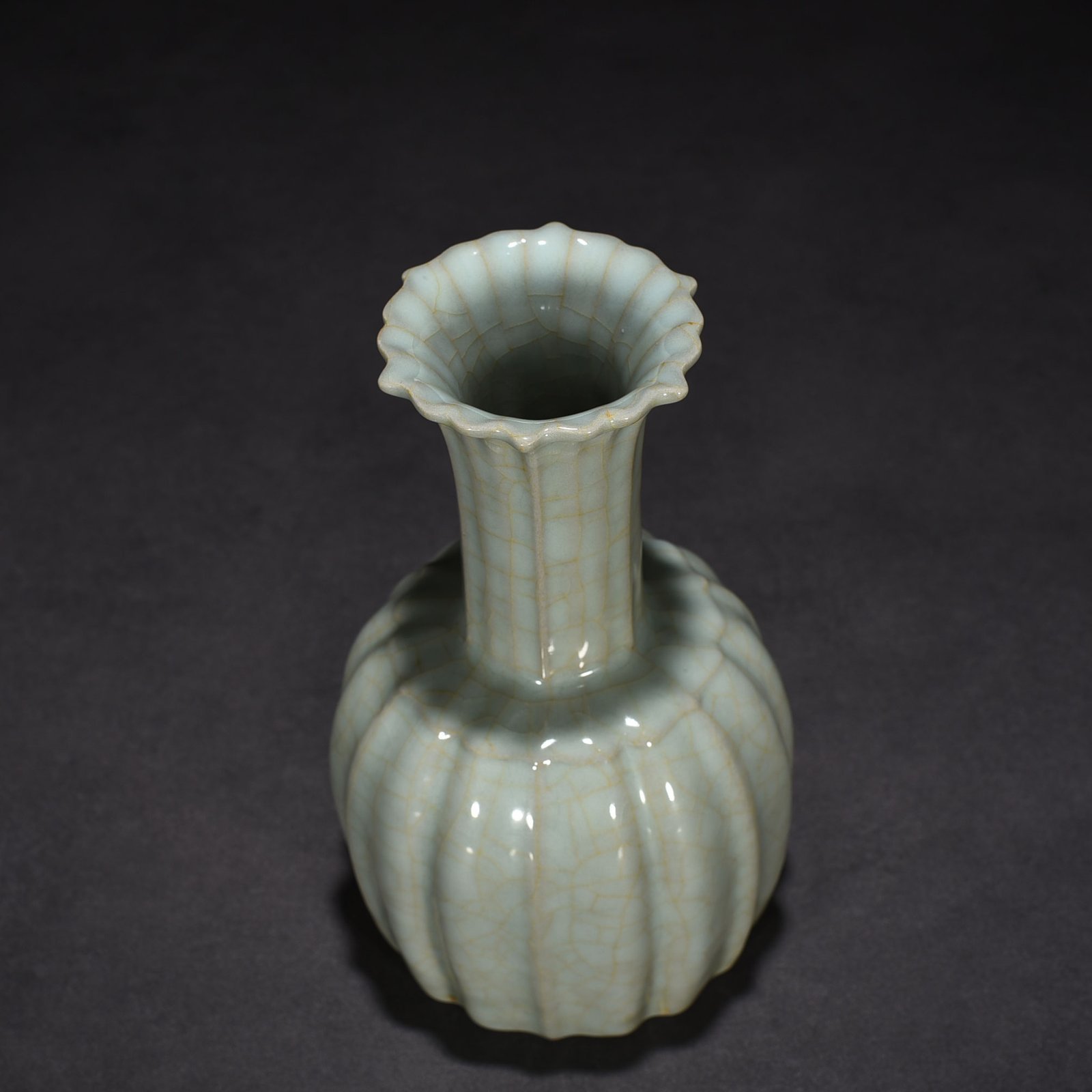 Song Dynasty official kiln Gualeng vase rattle