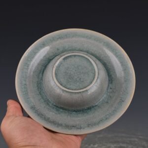 Song Dynasty Ru kiln azure glaze ice cracked lamp holder