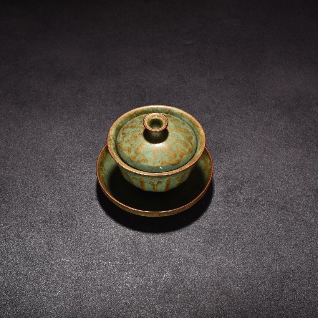 Song Dynasty Longquan kiln plum green glaze Sancai bowl