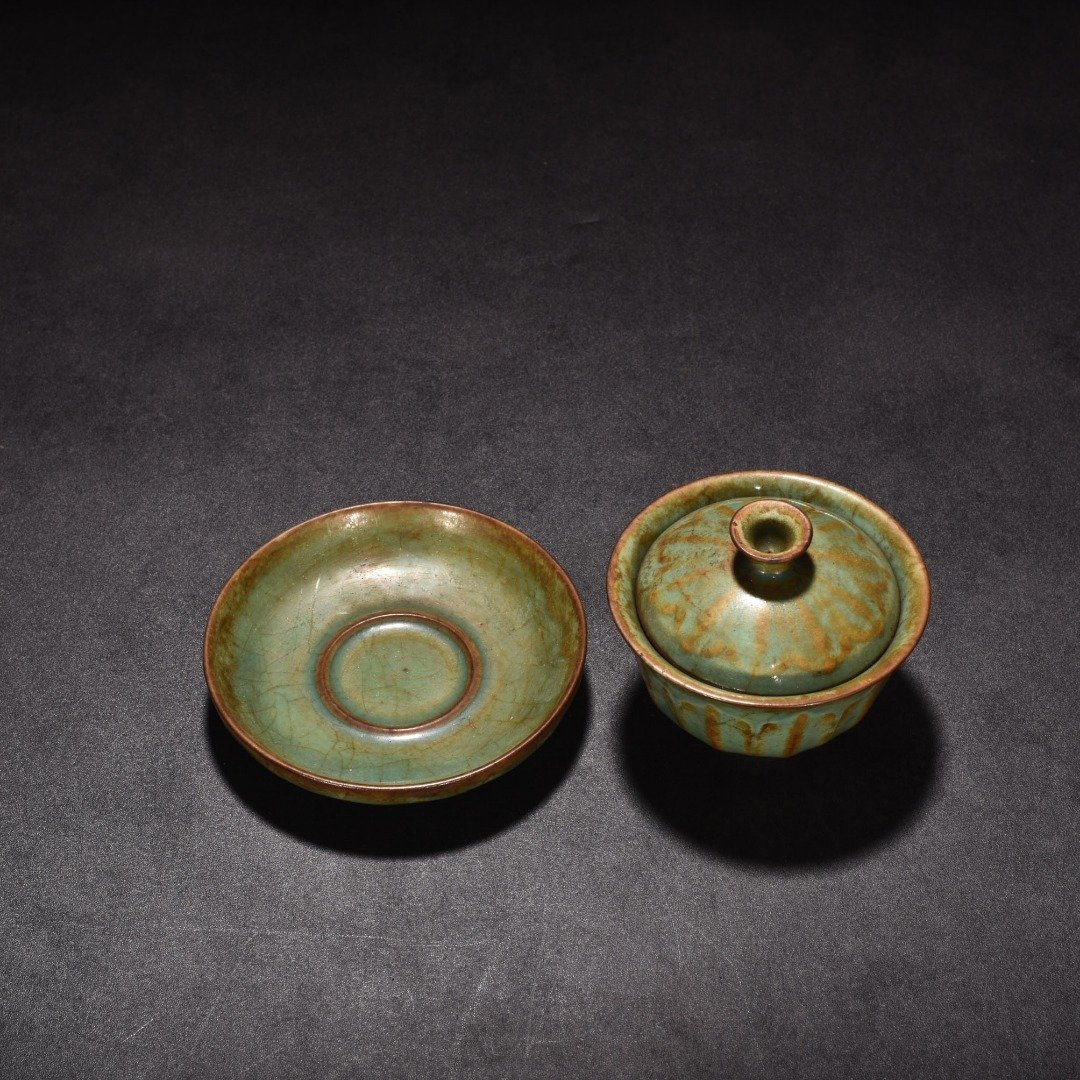Song Dynasty Longquan kiln plum green glaze Sancai bowl