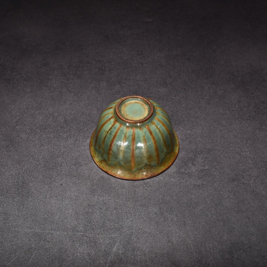 Song Dynasty Longquan kiln plum green glaze Sancai bowl