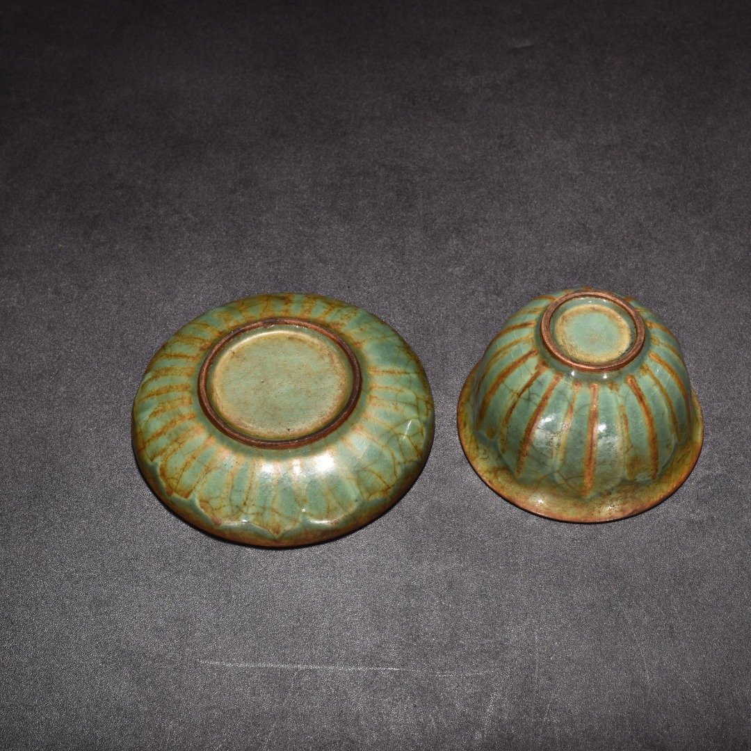 Song Dynasty Longquan kiln plum green glaze Sancai bowl