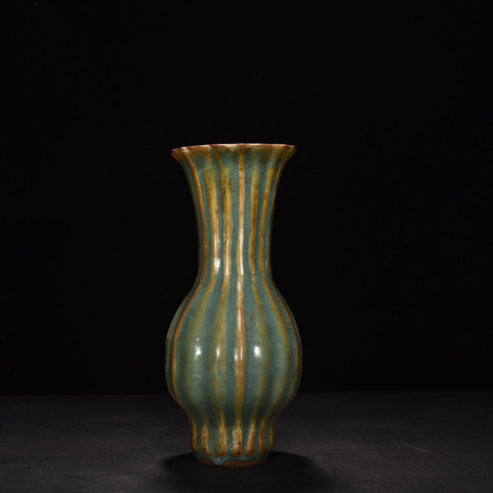 Song Dynasty Longquan kiln plum celadon glaze scraped edge vase
