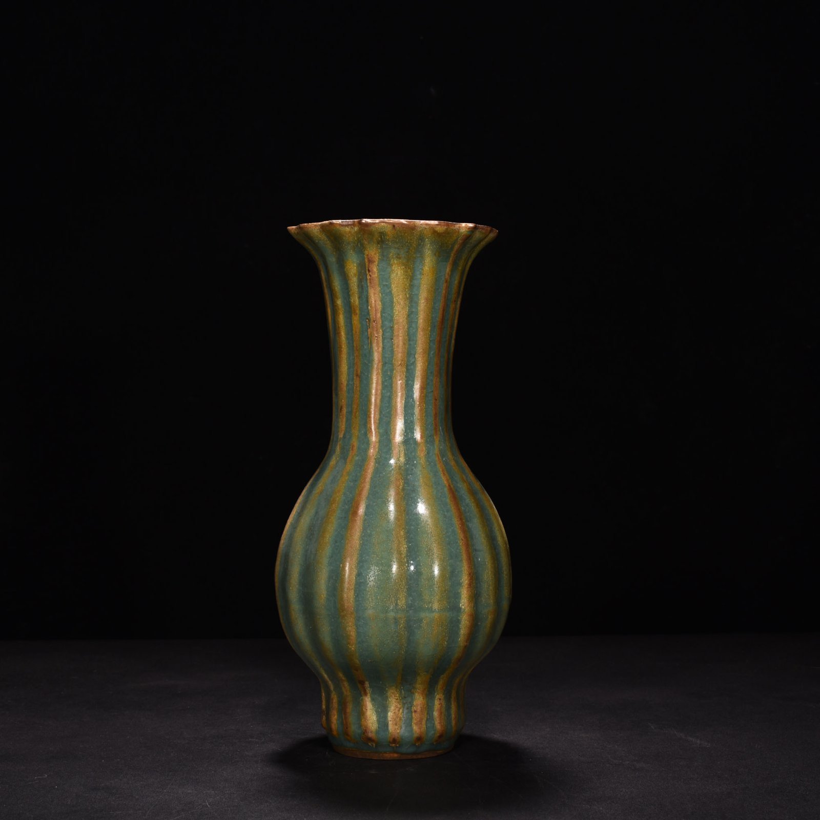 Song Dynasty Longquan kiln plum celadon glaze scraped edge vase