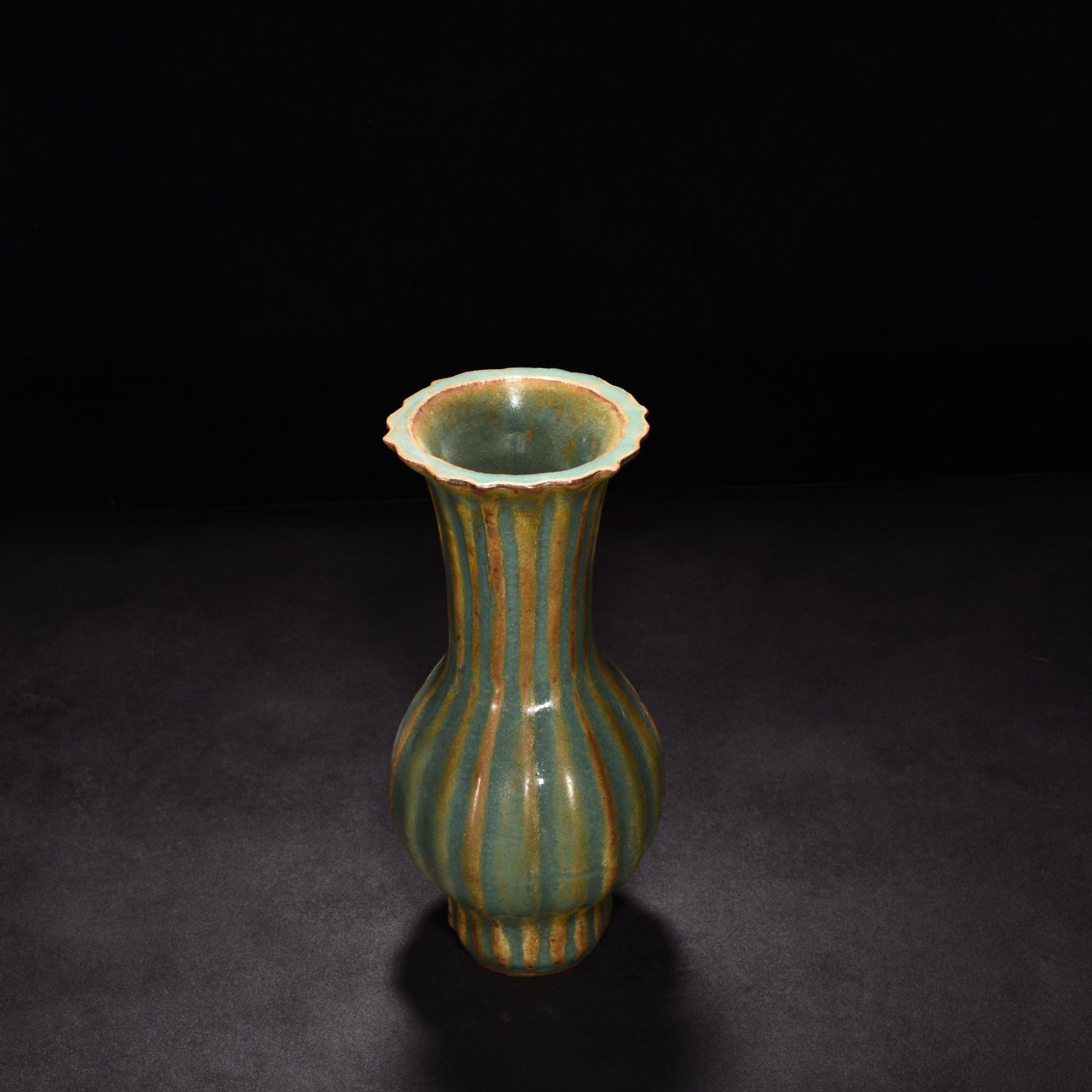 Song Dynasty Longquan kiln plum celadon glaze scraped edge vase