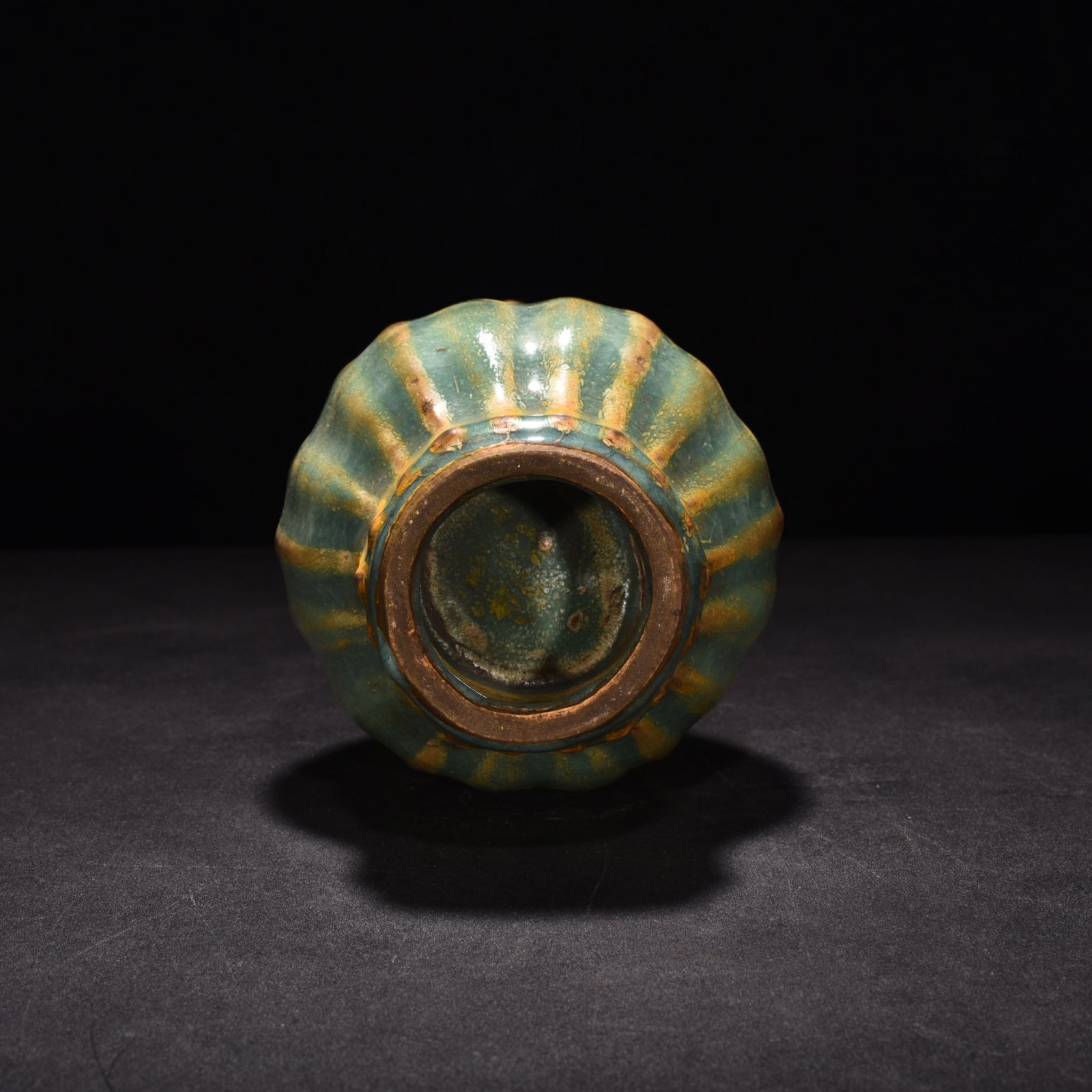 Song Dynasty Longquan kiln plum celadon glaze scraped edge vase