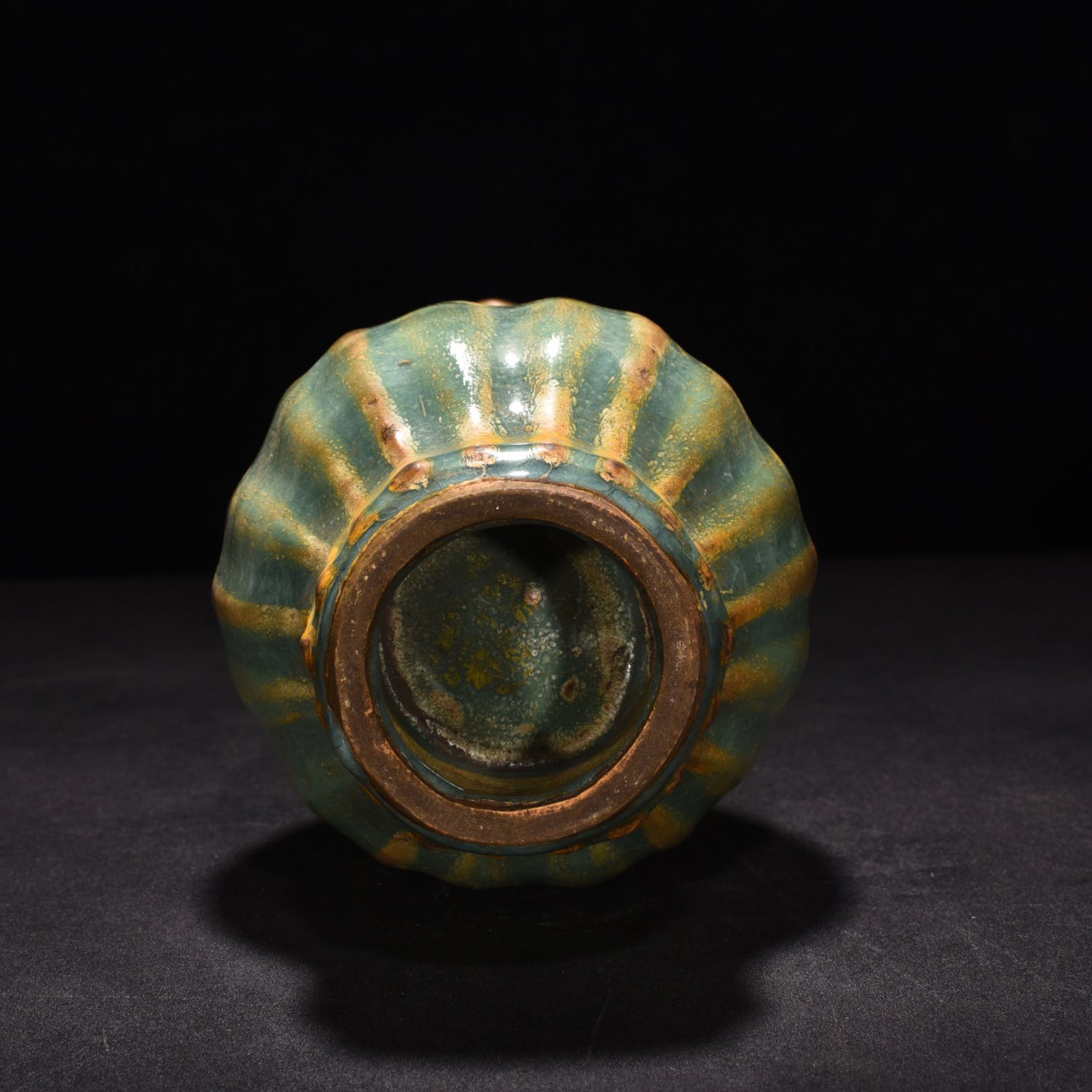 Song Dynasty Longquan kiln plum celadon glaze scraped edge vase