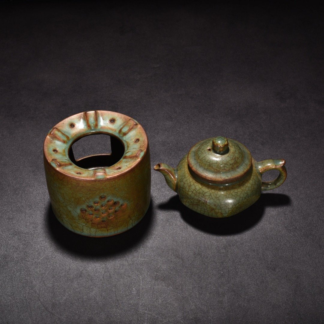 Song Dynasty Longquan kiln plum green glaze tea stove 2 pots