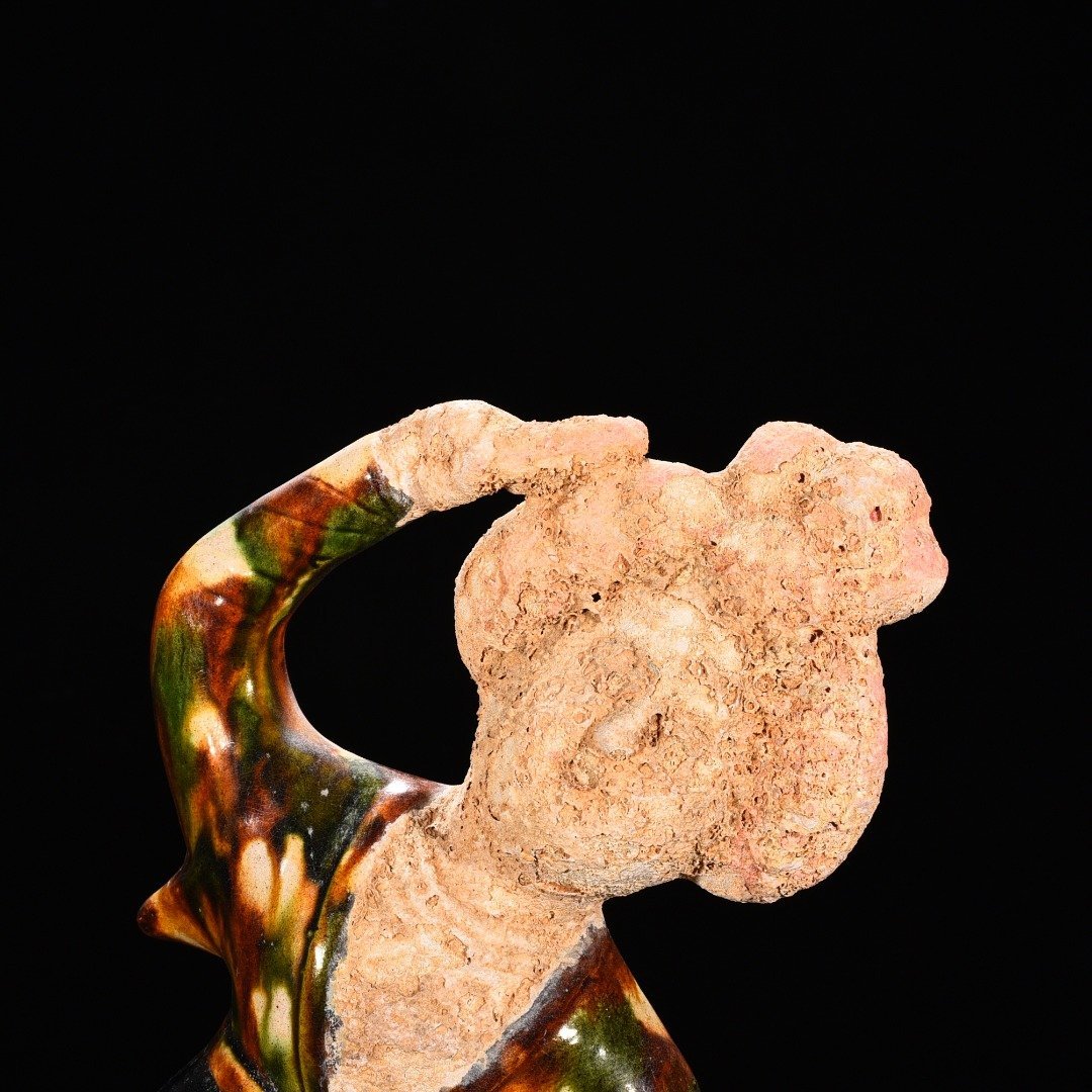 Tang Dynasty Sancai Dotted Lady Figurine