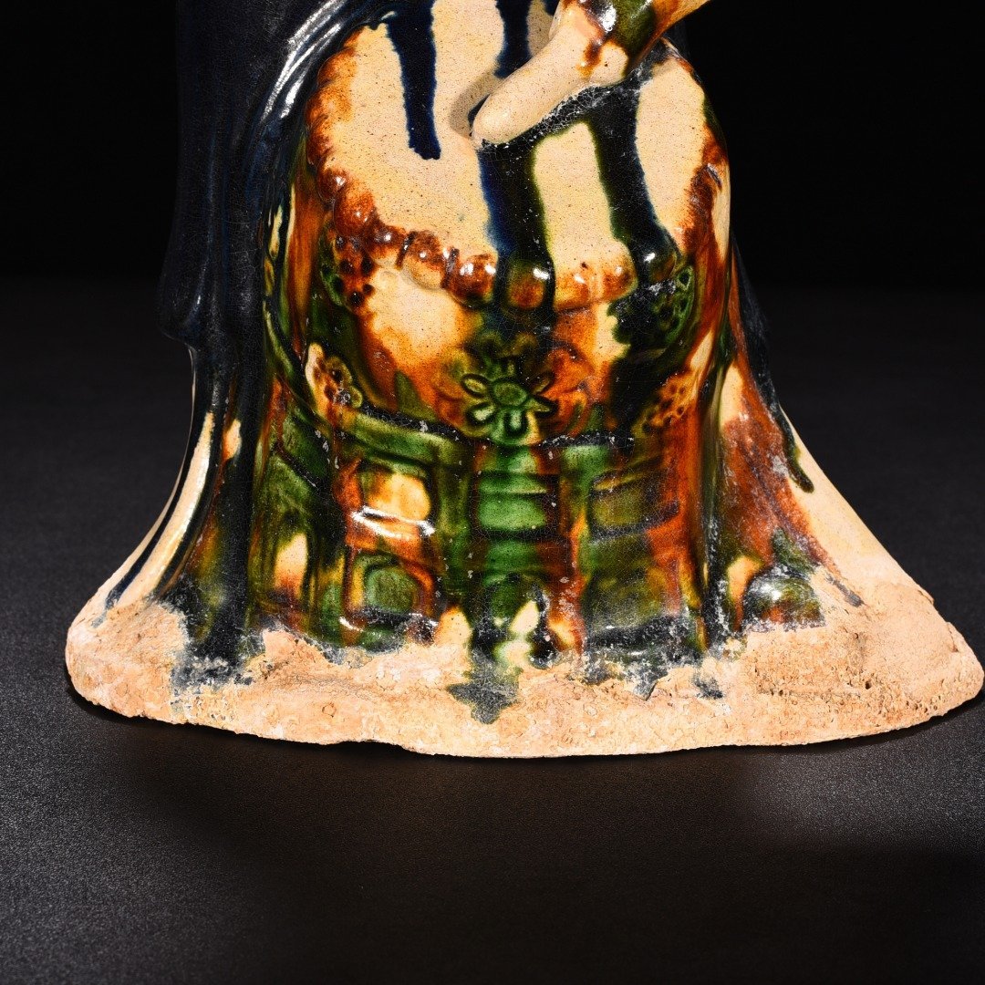 Tang Dynasty Sancai Dotted Lady Figurine
