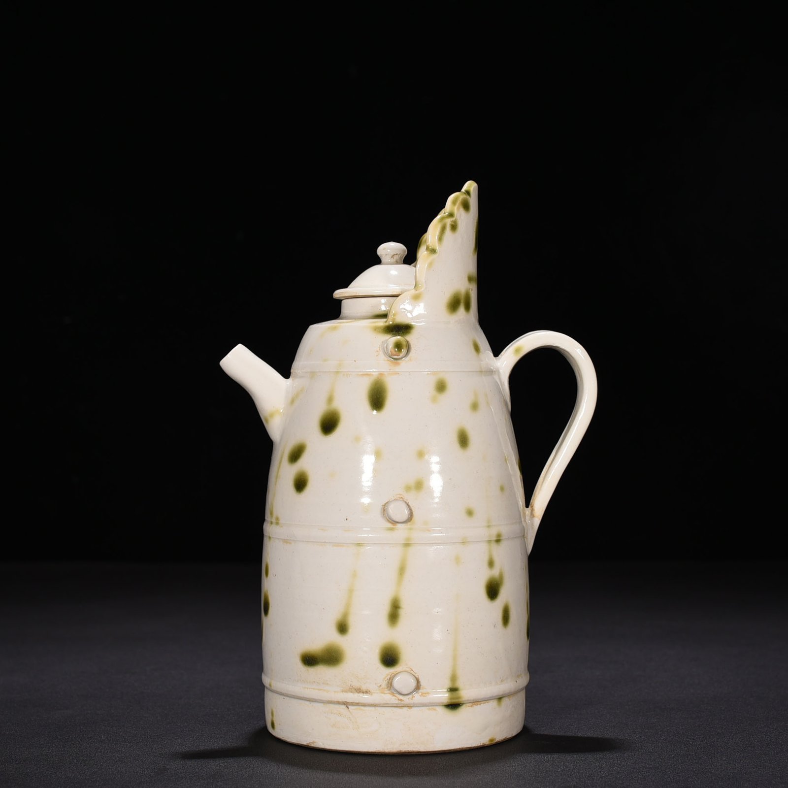 Tang Dynasty Xing Kiln Daying Model Spotted Monk Hat Pot