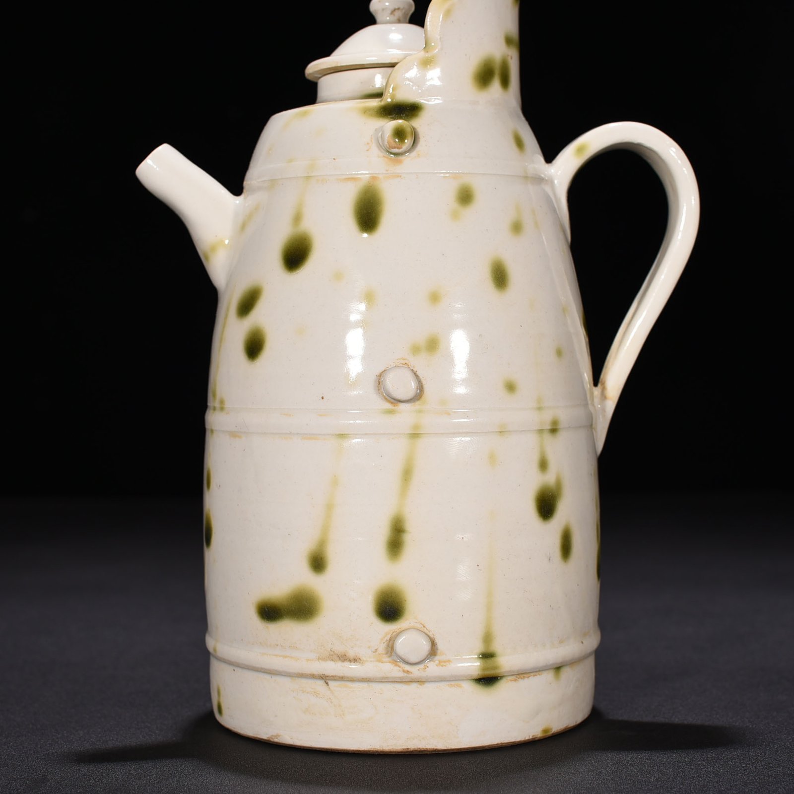 Tang Dynasty Xing Kiln Daying Model Spotted Monk Hat Pot