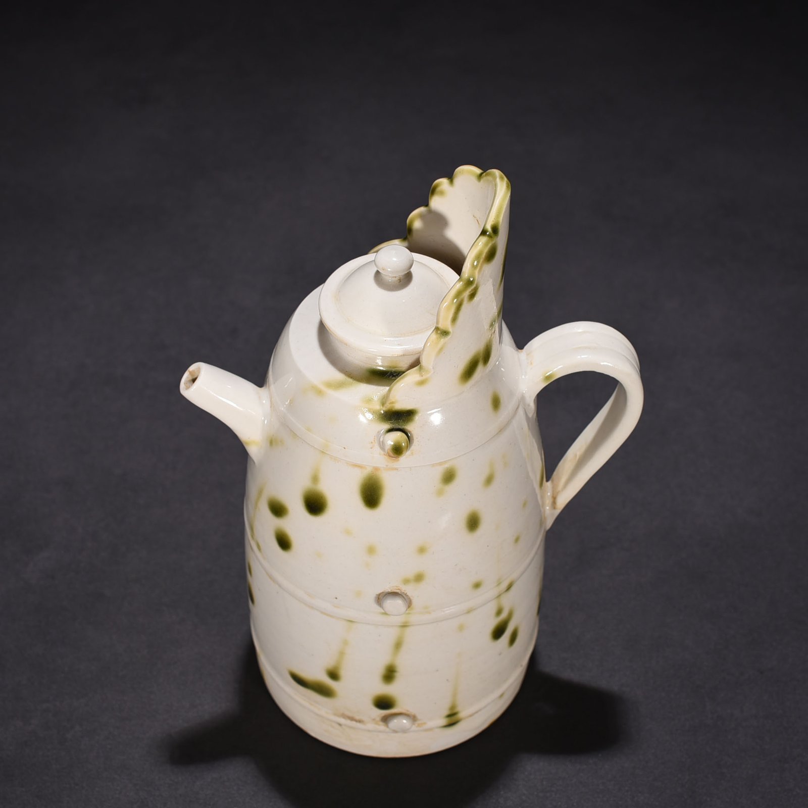 Tang Dynasty Xing Kiln Daying Model Spotted Monk Hat Pot