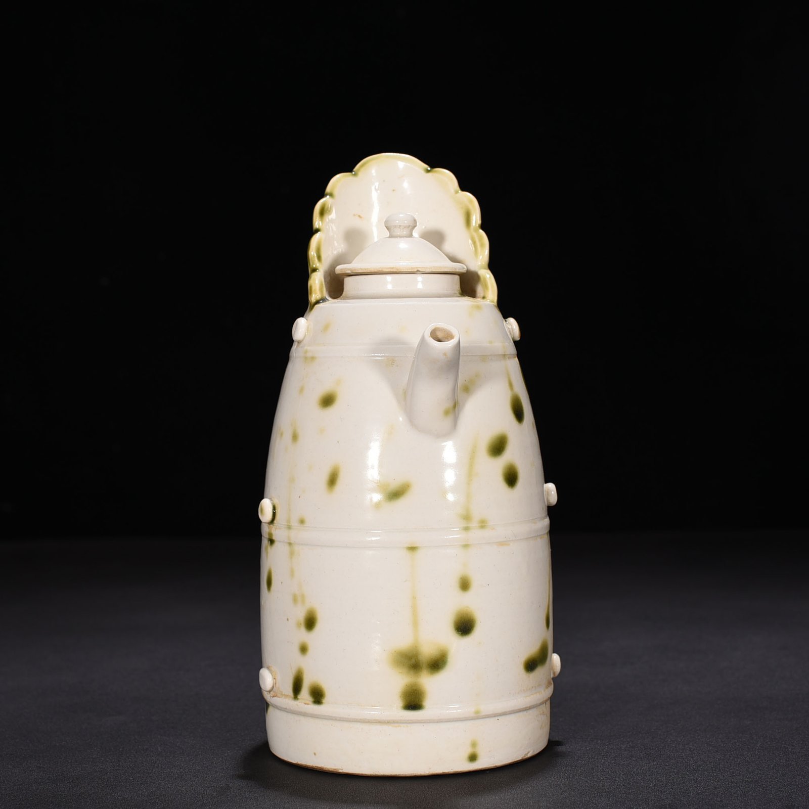 Tang Dynasty Xing Kiln Daying Model Spotted Monk Hat Pot