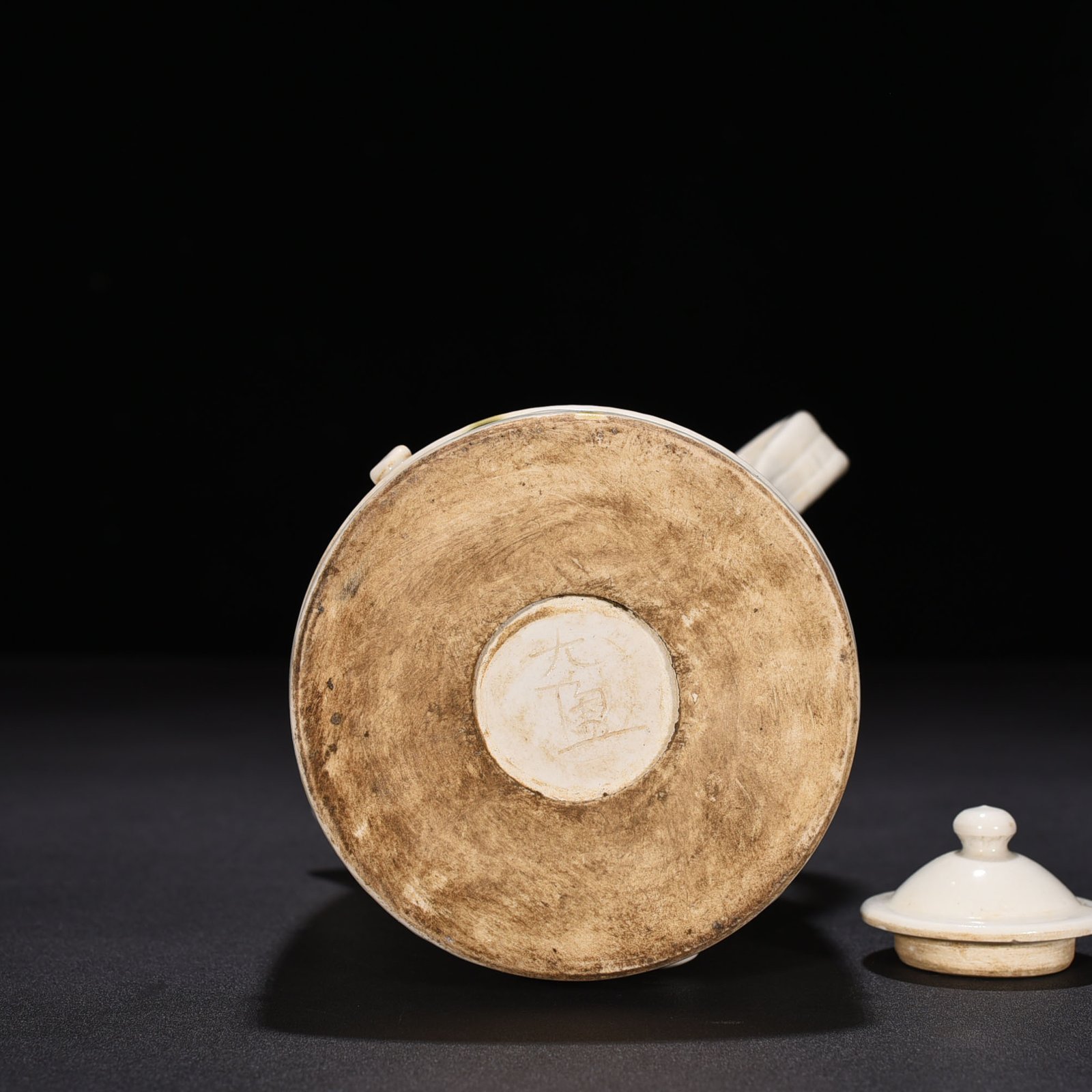 Tang Dynasty Xing Kiln Daying Model Spotted Monk Hat Pot