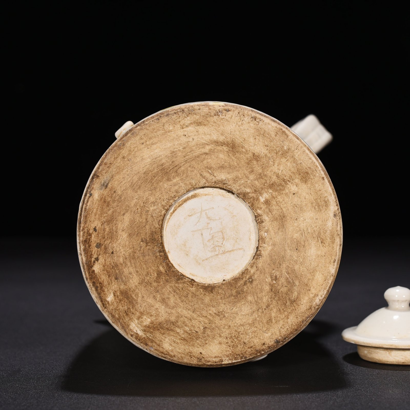 Tang Dynasty Xing Kiln Daying Model Spotted Monk Hat Pot