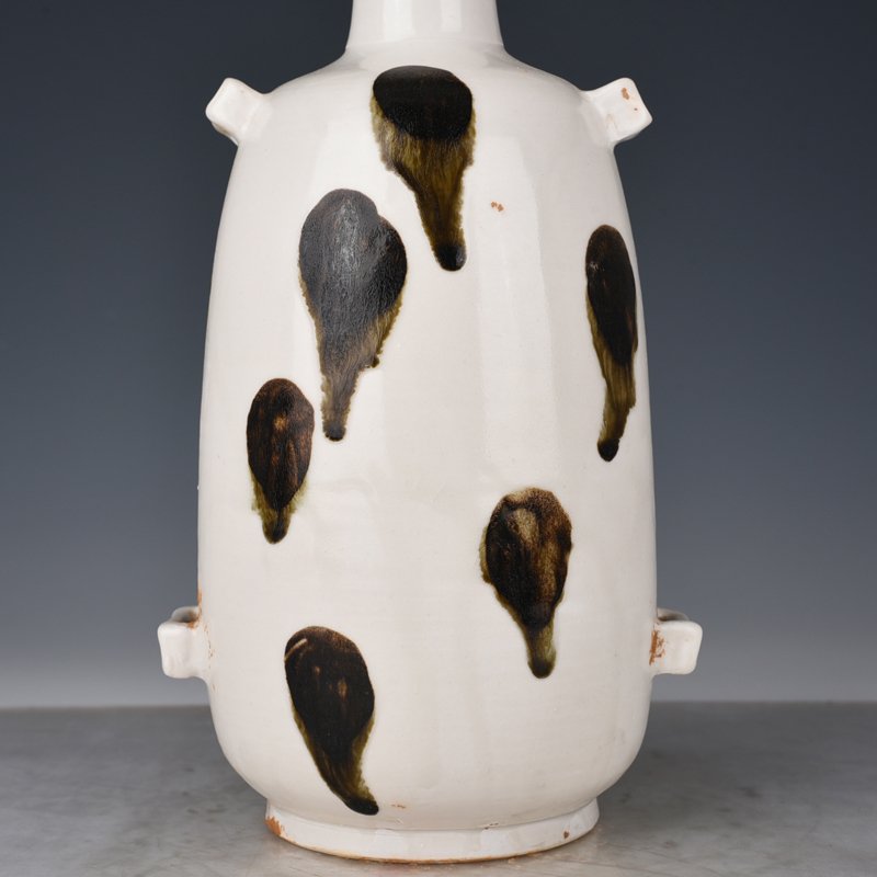 Tang Dynasty Xing kiln white porcelain spotted vase