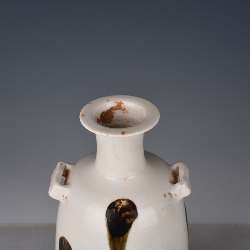 Tang Dynasty Xing kiln white porcelain spotted vase