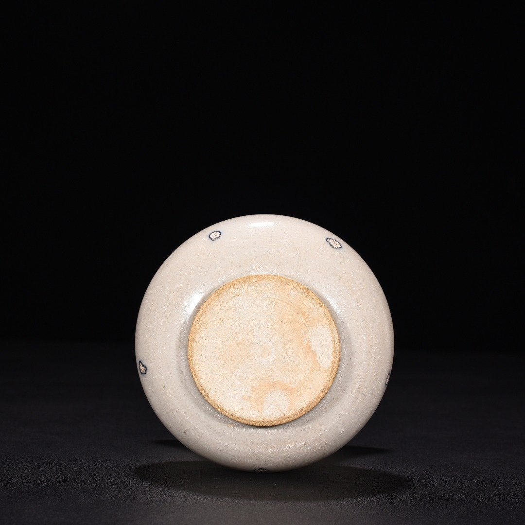 Tang Dynasty Xing kiln white porcelain speckled blue glaze slag bucket