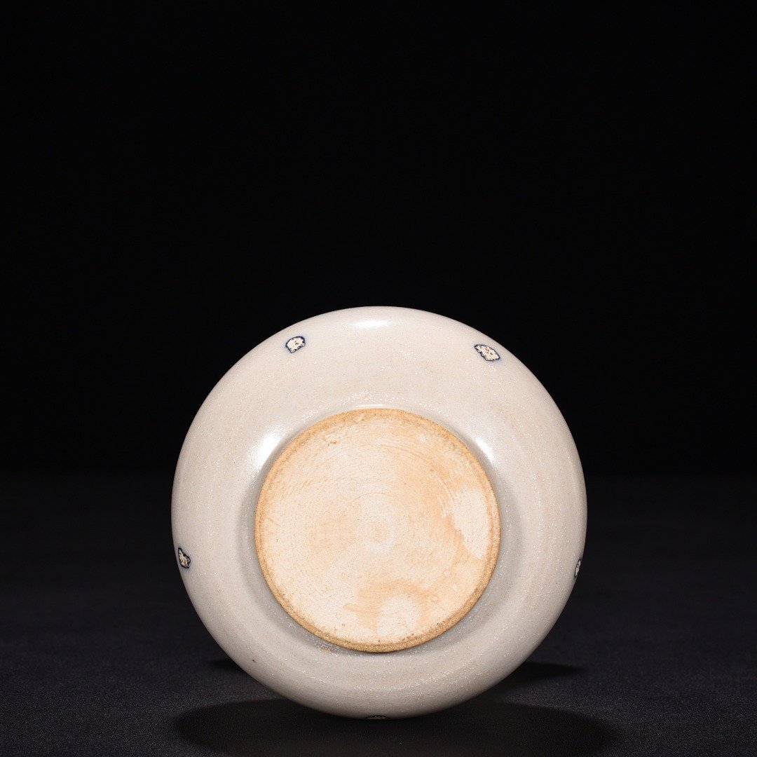 Tang Dynasty Xing kiln white porcelain speckled blue glaze slag bucket