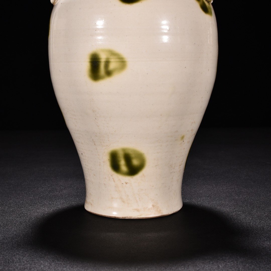 Tang Dynasty Xing kiln white porcelain green glaze dotted lid jar
