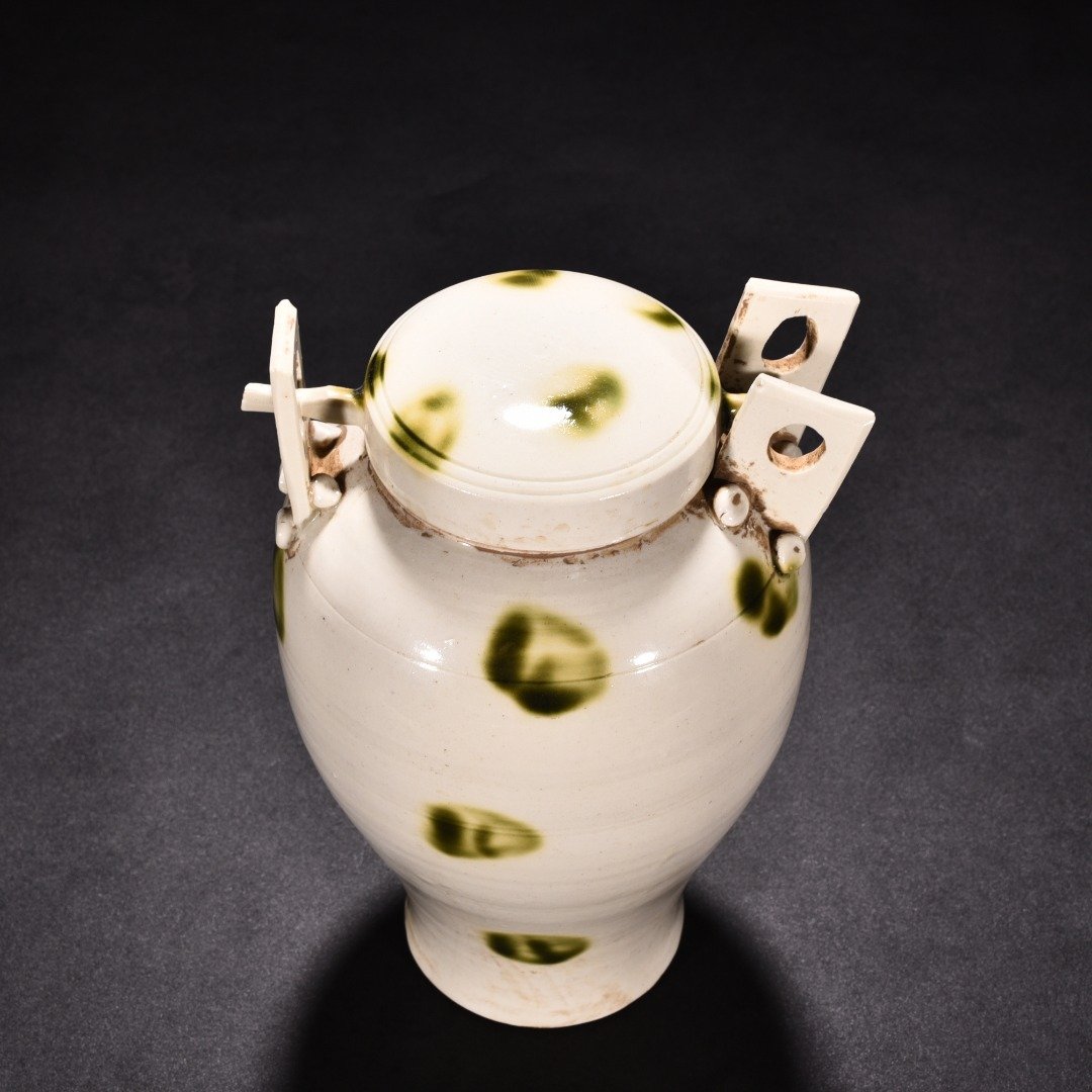 Tang Dynasty Xing kiln white porcelain green glaze dotted lid jar