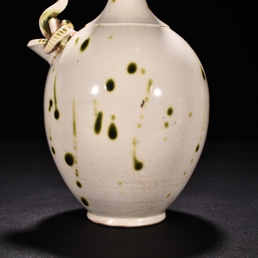 Tang Dynasty Xing Kiln White Porcelain Green Glaze Spotted Elephant Trunk Garlic Vase