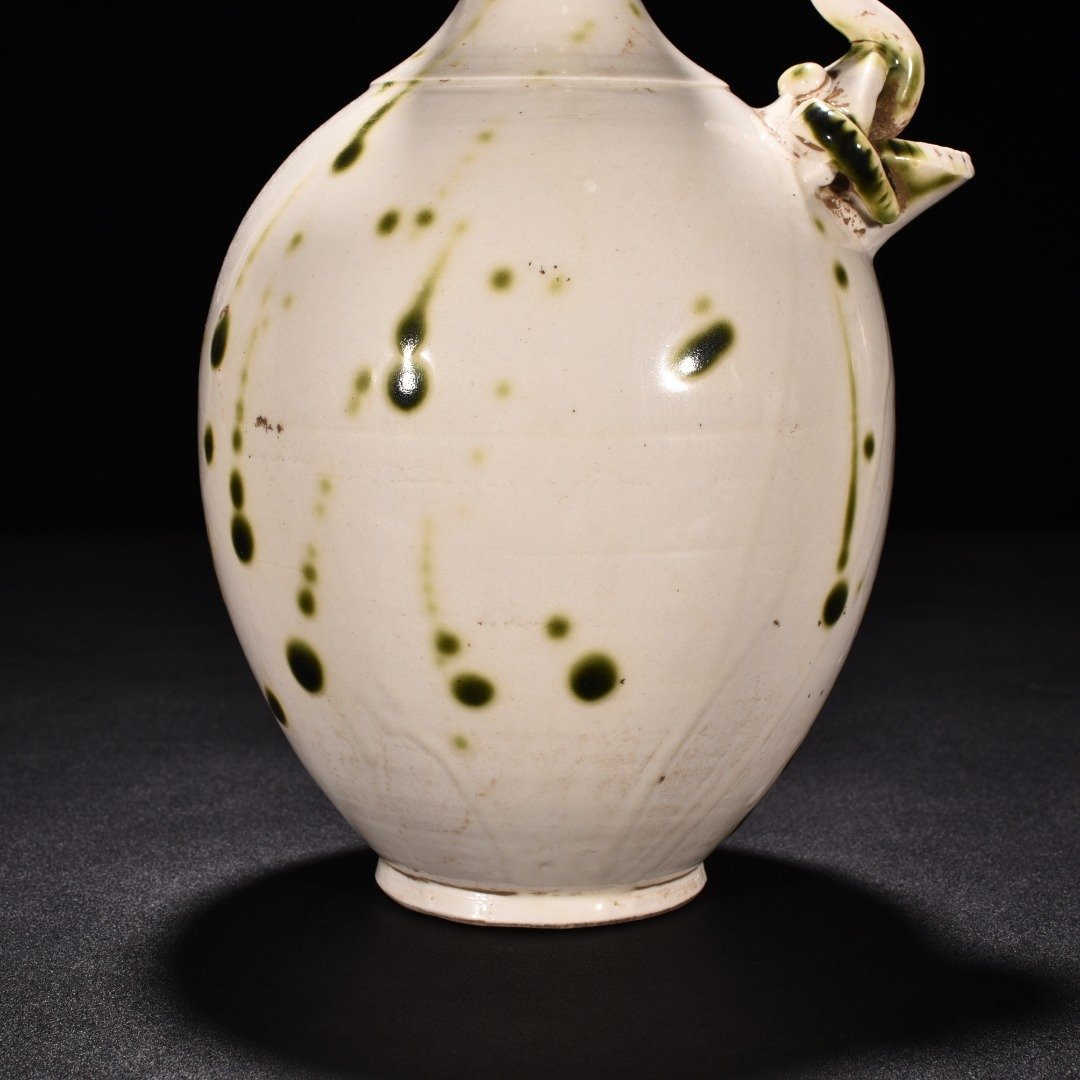 Tang Dynasty Xing Kiln White Porcelain Green Glaze Spotted Elephant Trunk Garlic Vase