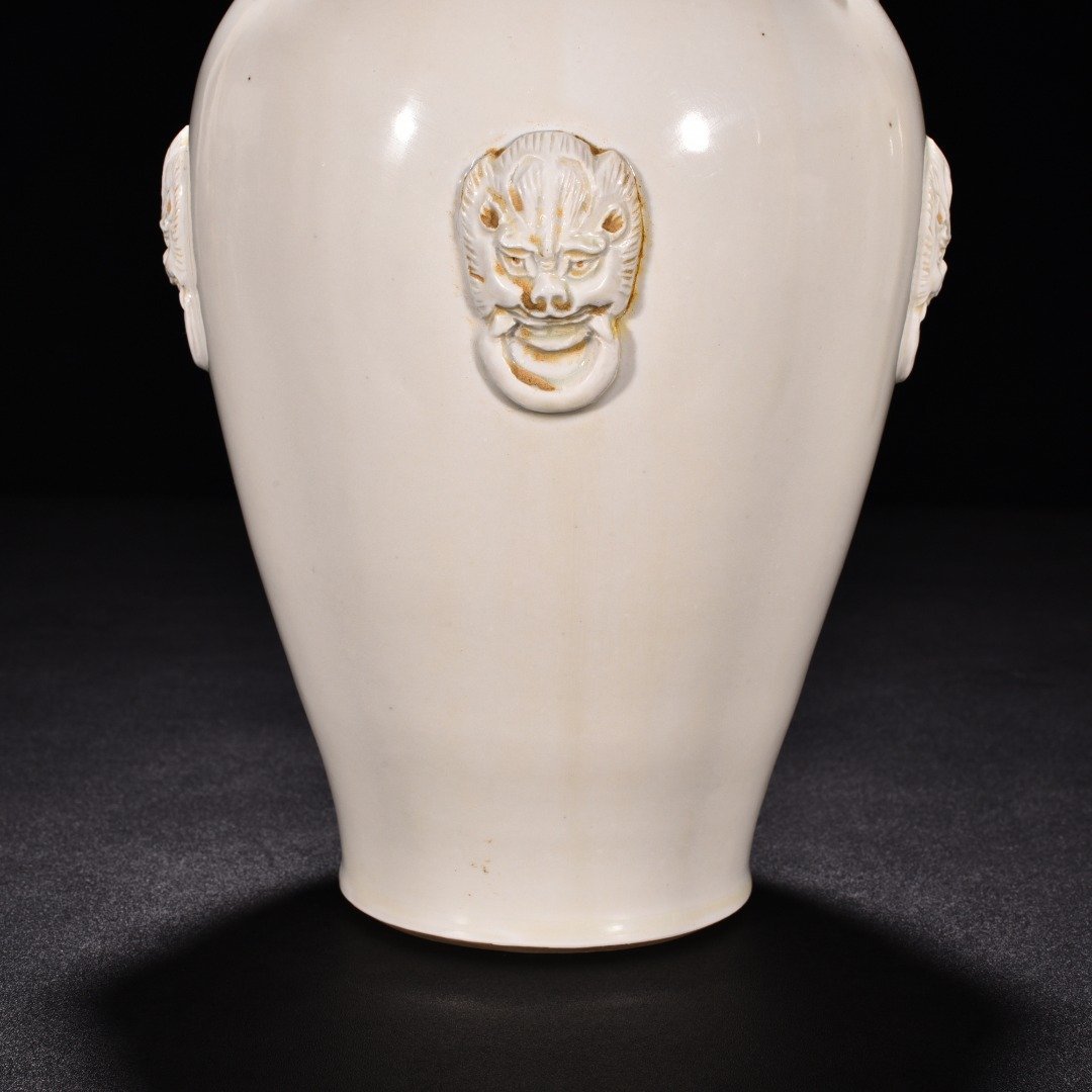 Tang Dynasty Xing kiln white porcelain plated animal ear disc-mouth bottle