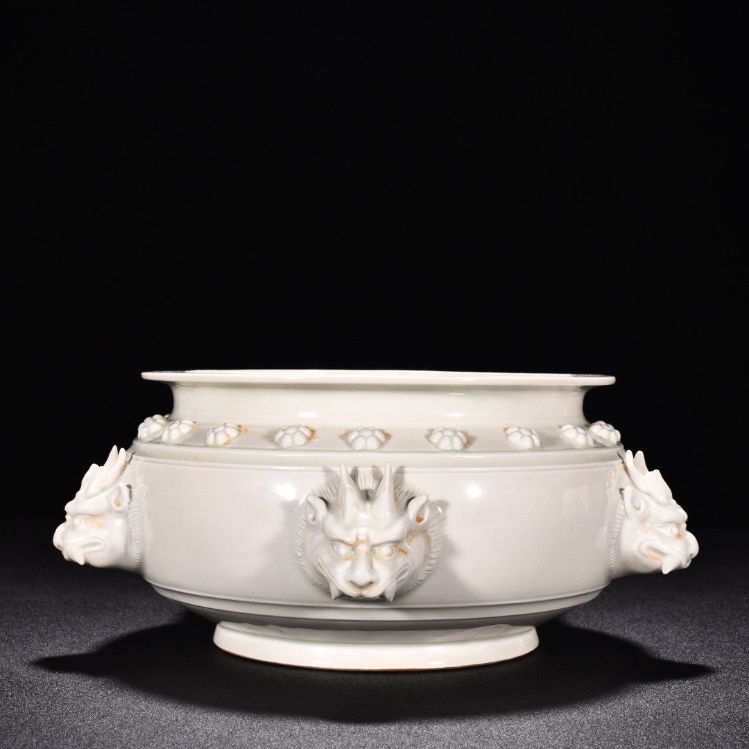 Tang Dynasty Xing kiln white porcelain plastic faucet jar