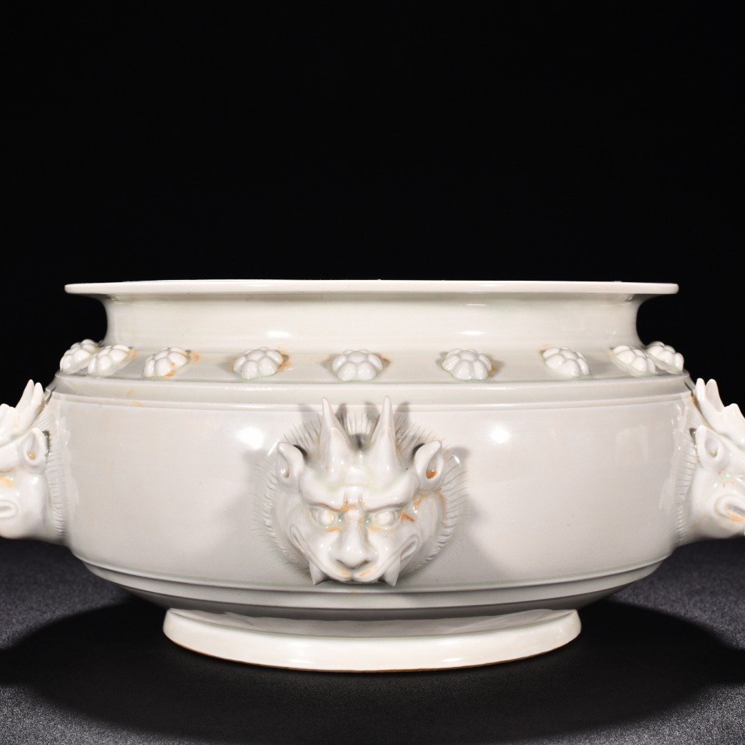 Tang Dynasty Xing kiln white porcelain plastic faucet jar