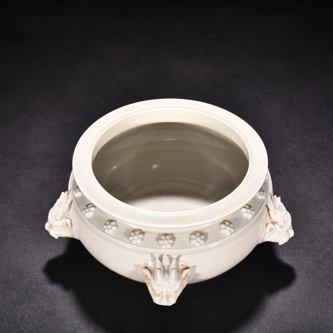 Tang Dynasty Xing kiln white porcelain plastic faucet jar
