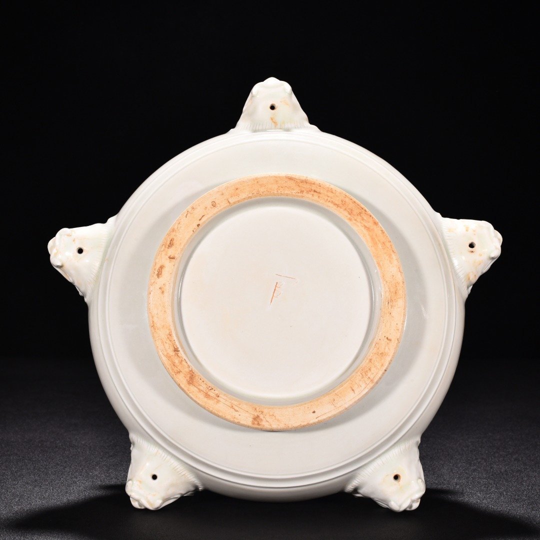 Tang Dynasty Xing kiln white porcelain plastic faucet jar