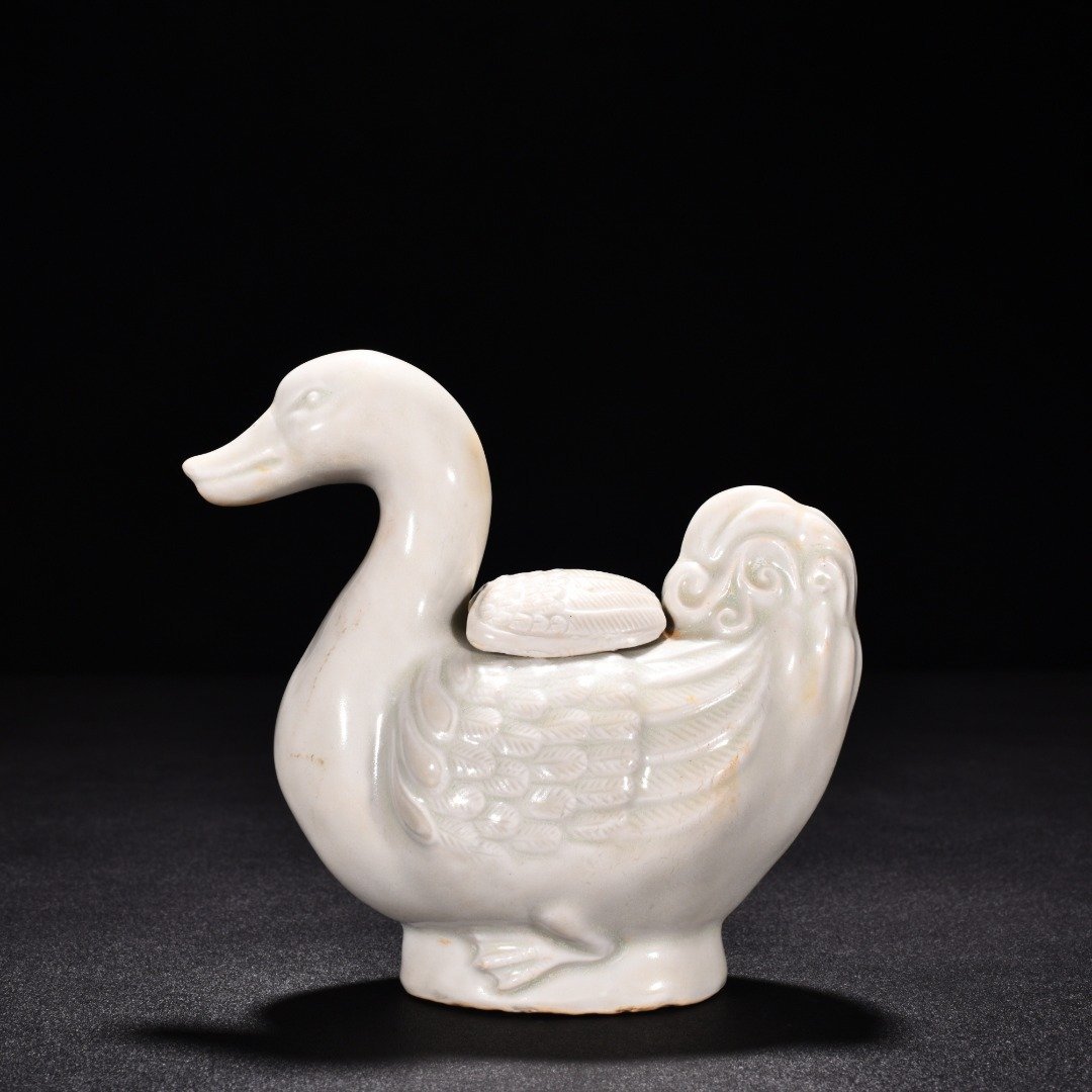 Tang Dynasty Xing kiln white porcelain duck smoke