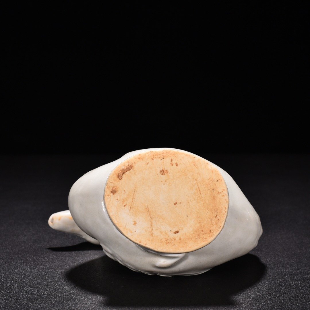 Tang Dynasty Xing kiln white porcelain duck smoke