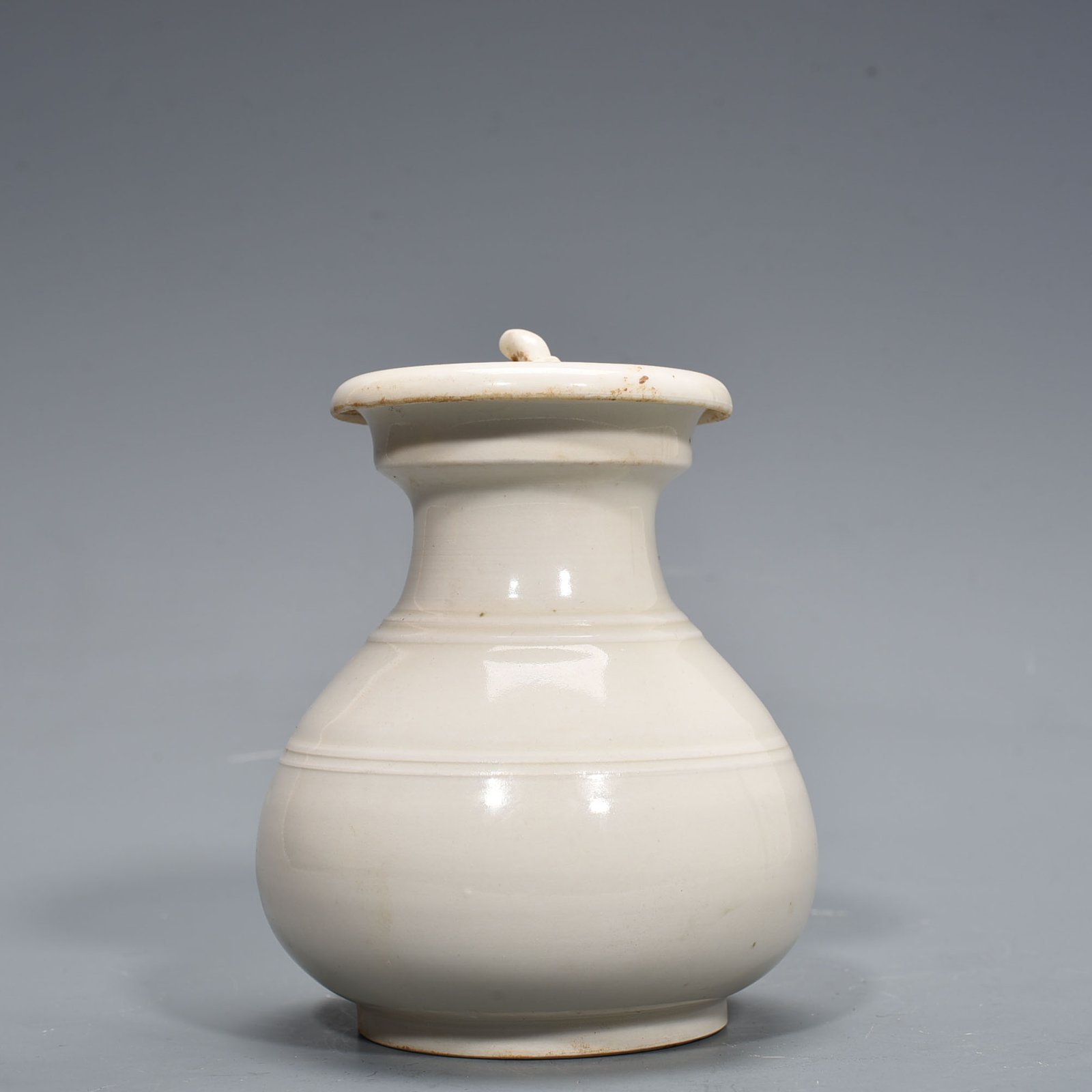 Tang Dynasty Xing kiln surplus style dazzling pattern lid jar