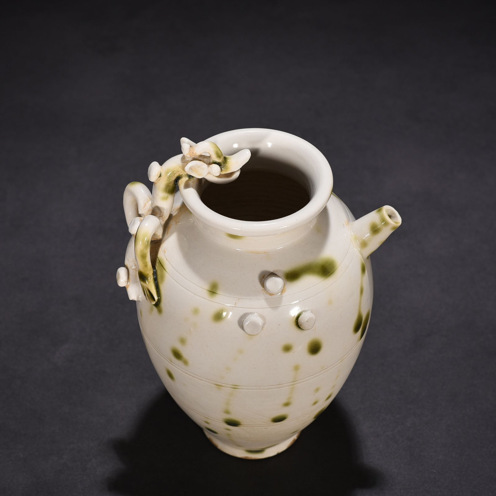 Tang Dynasty Xing kiln surplus style spotted chilong teapot