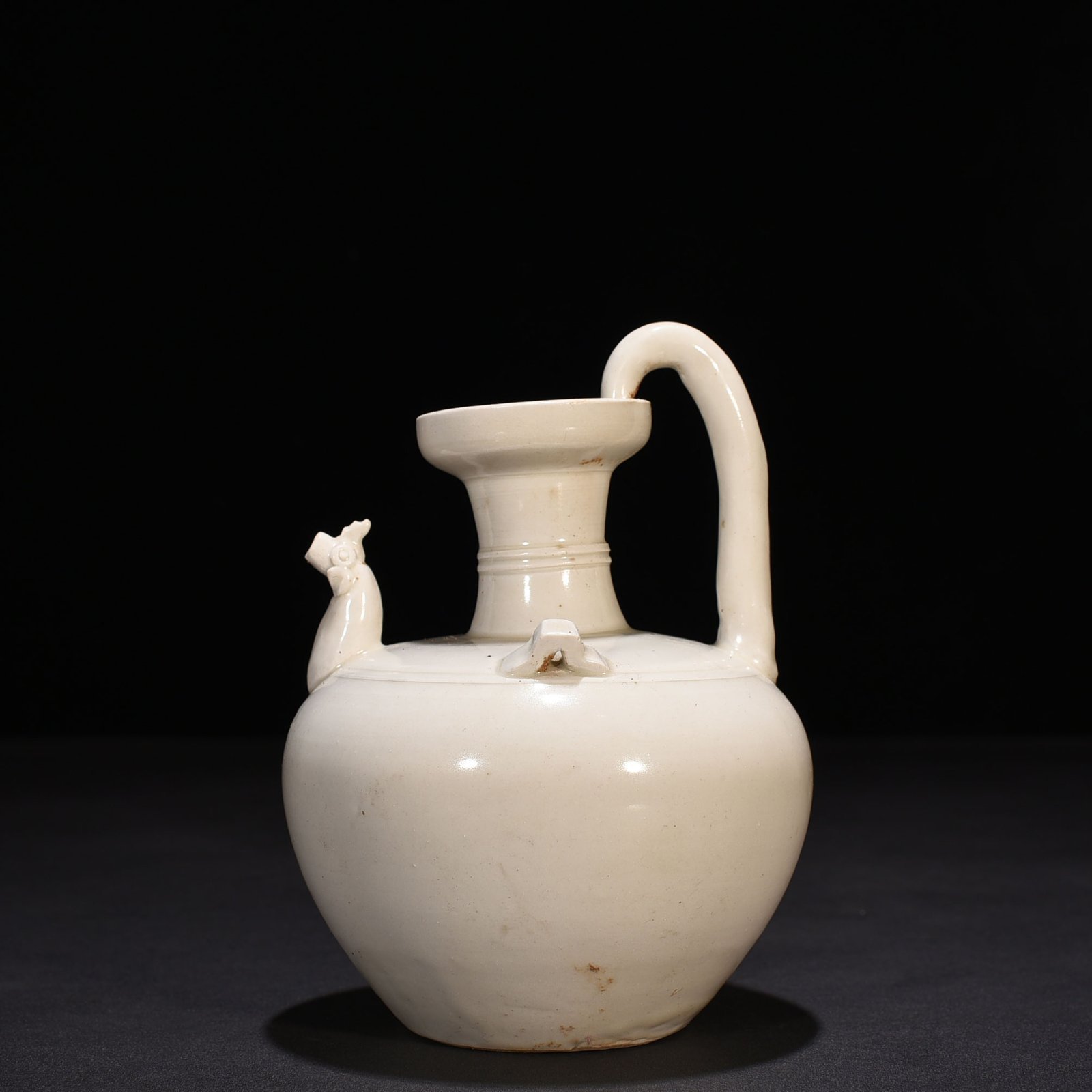 Tang Dynasty Xing kiln surplus style chicken head pot