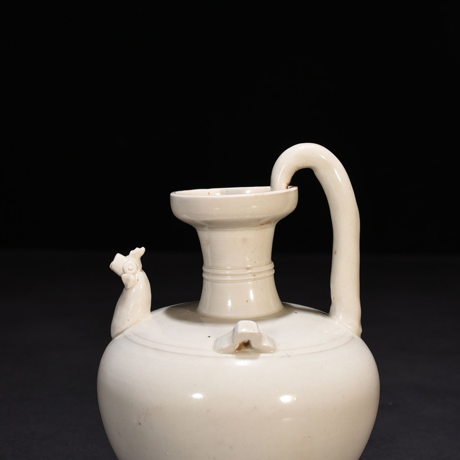 Tang Dynasty Xing kiln surplus style chicken head pot