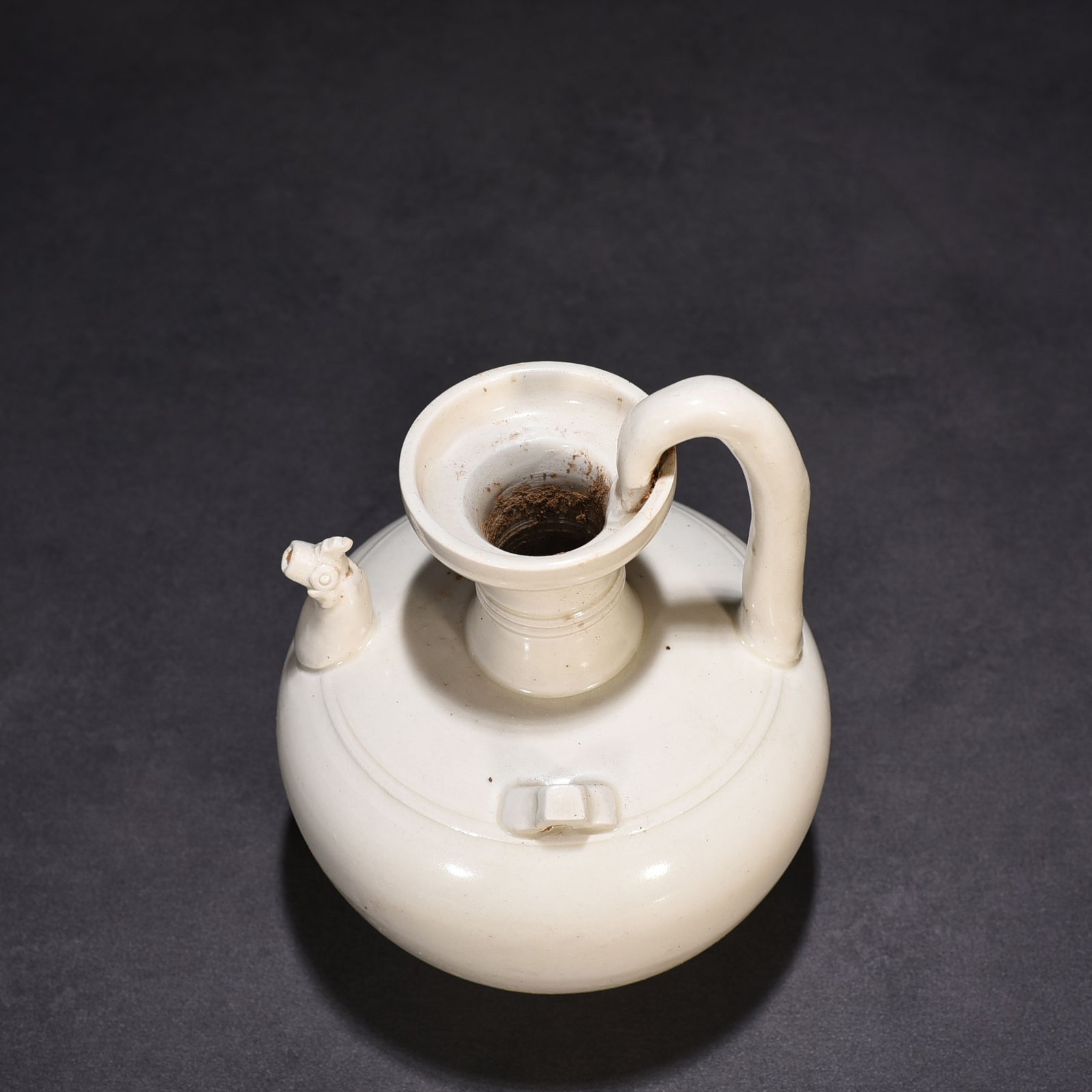 Tang Dynasty Xing kiln surplus style chicken head pot