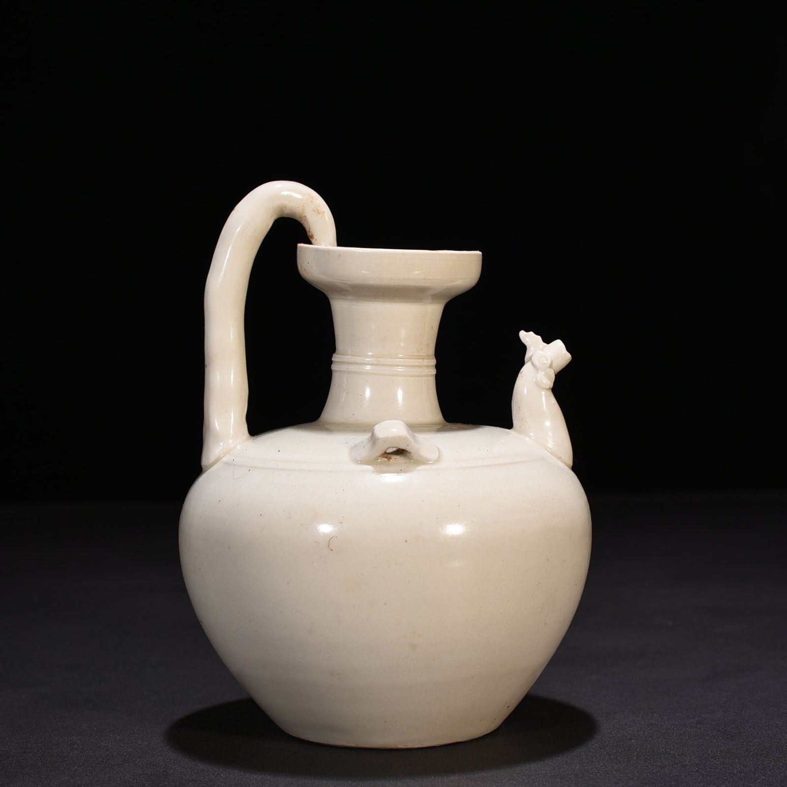 Tang Dynasty Xing kiln surplus style chicken head pot